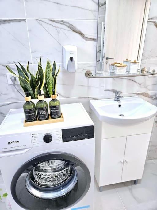 Cozy Sorada 1 Apartment Bragadiru ภายนอก รูปภาพ