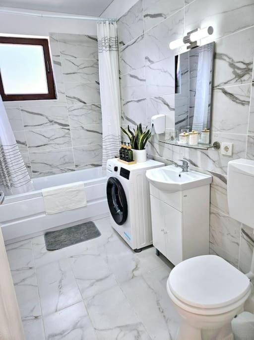 Cozy Sorada 1 Apartment Bragadiru ภายนอก รูปภาพ